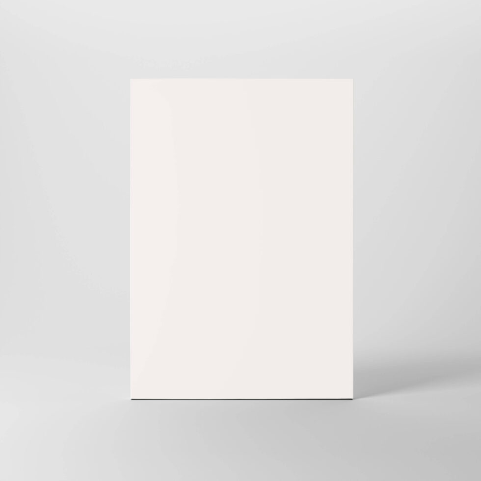 Vit slät kökslucka i färgen Kalk