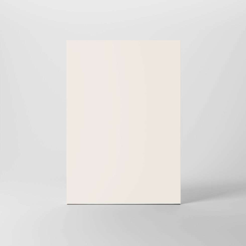 Varmvit slät kökslucka i färgen Ull