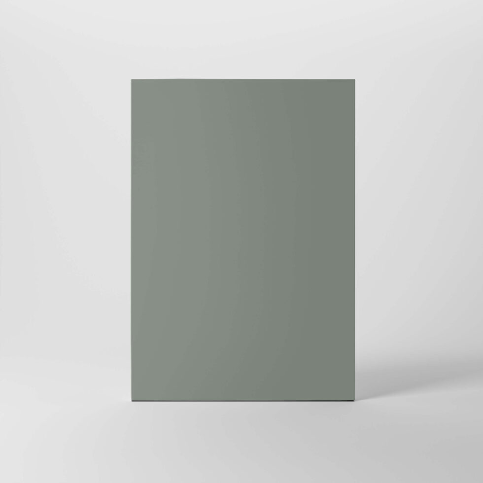 Grön slät kökslucka i färgen Enbär