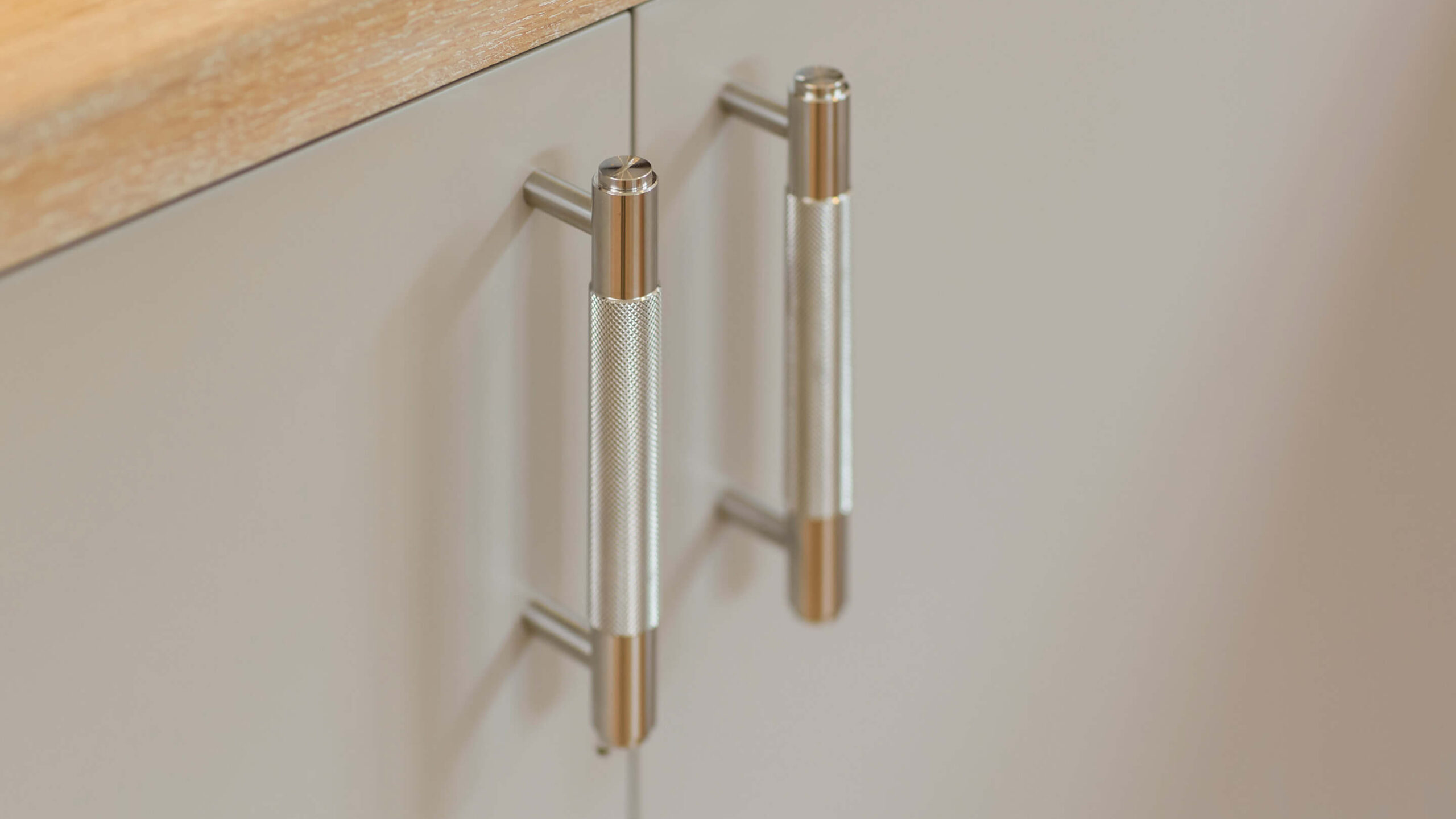 Kökshandtag i rostfritt som är både funktionella och trendiga