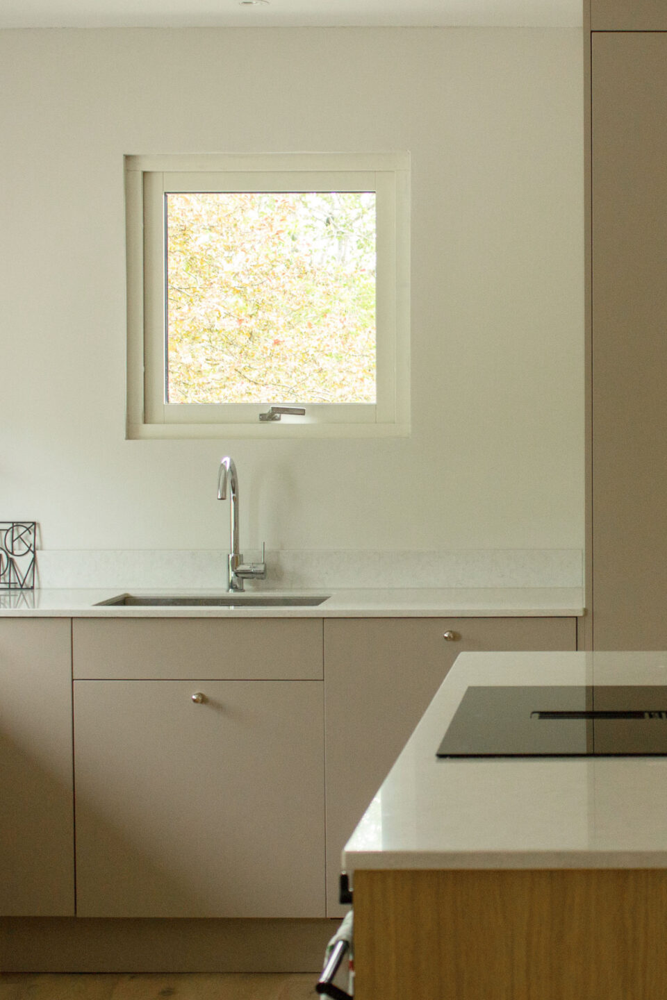 Köksrenovering hemma på landet nya köksluckor